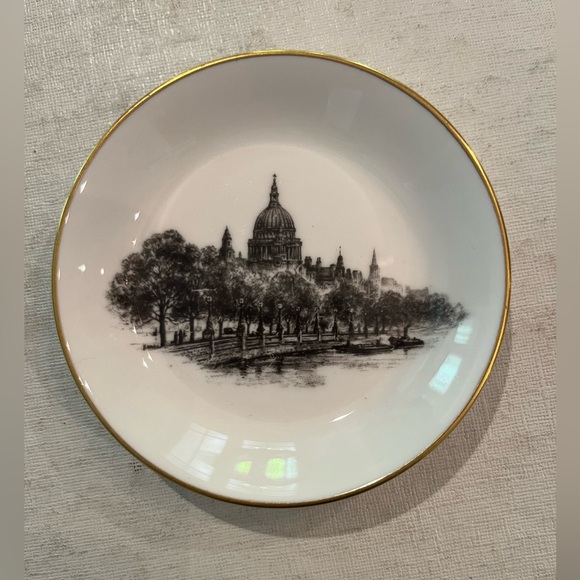 Vintage St. Paul’s Cathedral mini trinket souvenir bone china dish. EUC! - Picture 1 of 5